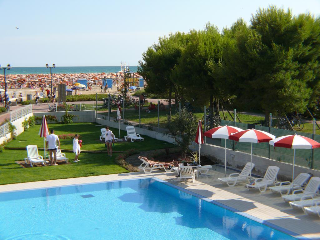 Residence Panorama Apart Hotel Бибионе Экстерьер фото